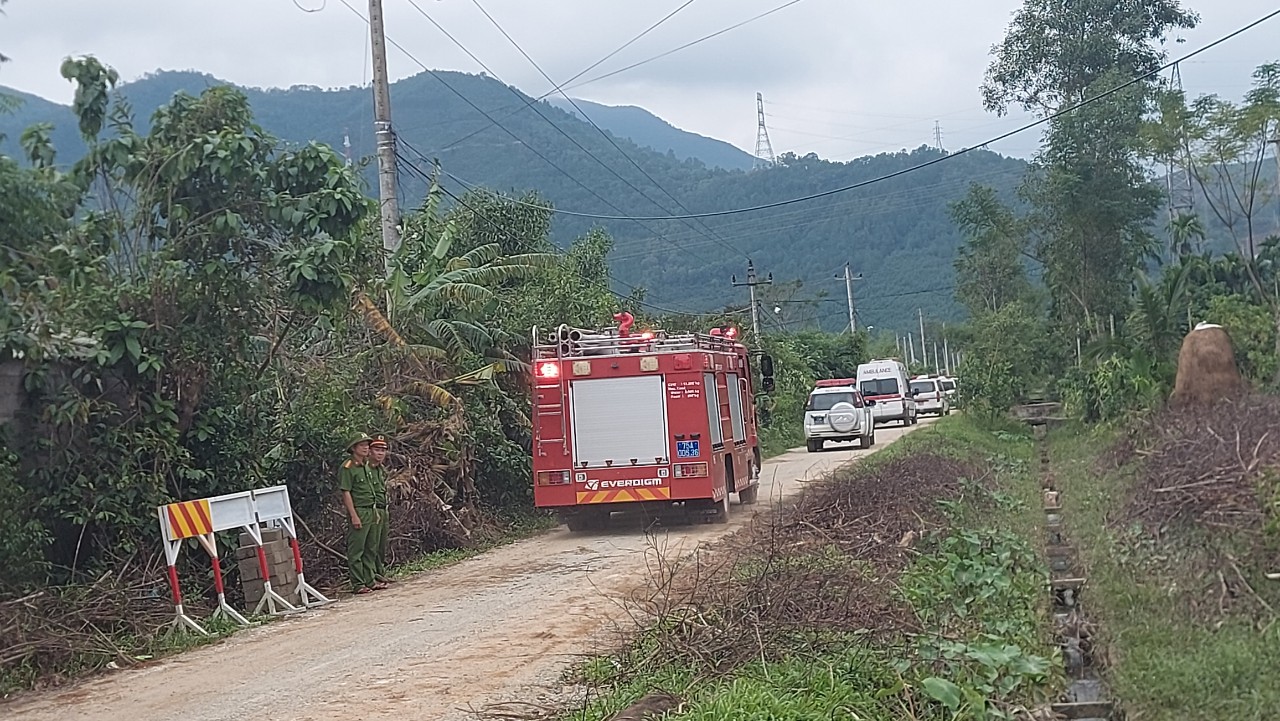 Đã đưa 19 người, trong đó 1 người tử vong từ Thủy điện Rào Trăng 4 về bệnh viện