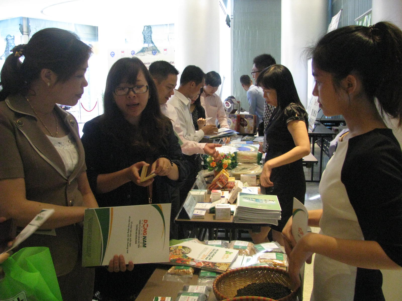 TPHCM Triển khai hàng loạt chương trình hỗ trợ doanh nghiệp sản xuất kinh doanh