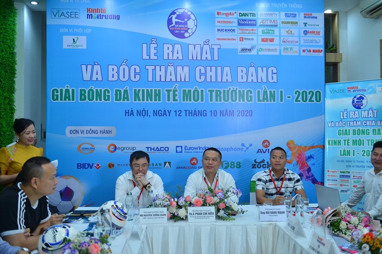 Gây quỹ ủng hộ đồng bào miền Trung tại Giải bóng đá Kinh tế Môi trường lần I-2020