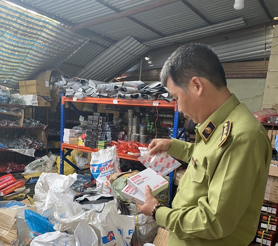 Thu giữ hơn 1.000 phụ tùng xe máy giả mạo nhãn hiệu Yamaha và Honda