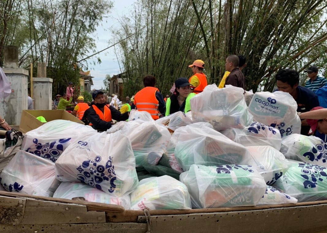 Saigon Co.op giảm giá hàng hóa, nhận đơn hàng Sài Gòn và giao hàng tận tâm bão Miền Trung