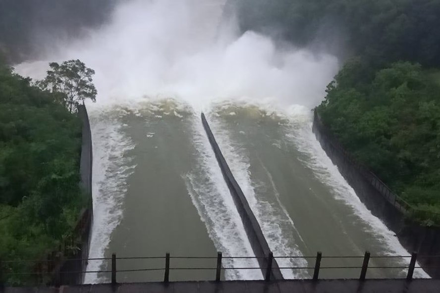 Hồ Kẻ Gỗ tăng lưu lượng xả lũ đón bão số 9