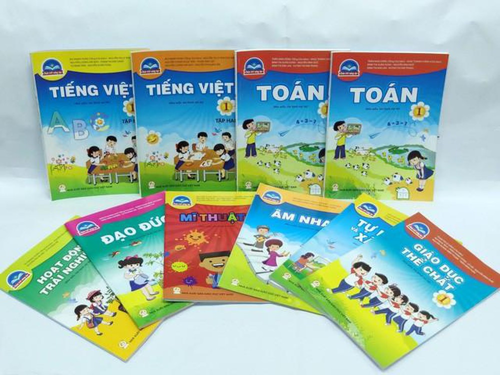 Tại sao giá SGK lớp 1 mới cao hơn 2 lần sách cũ