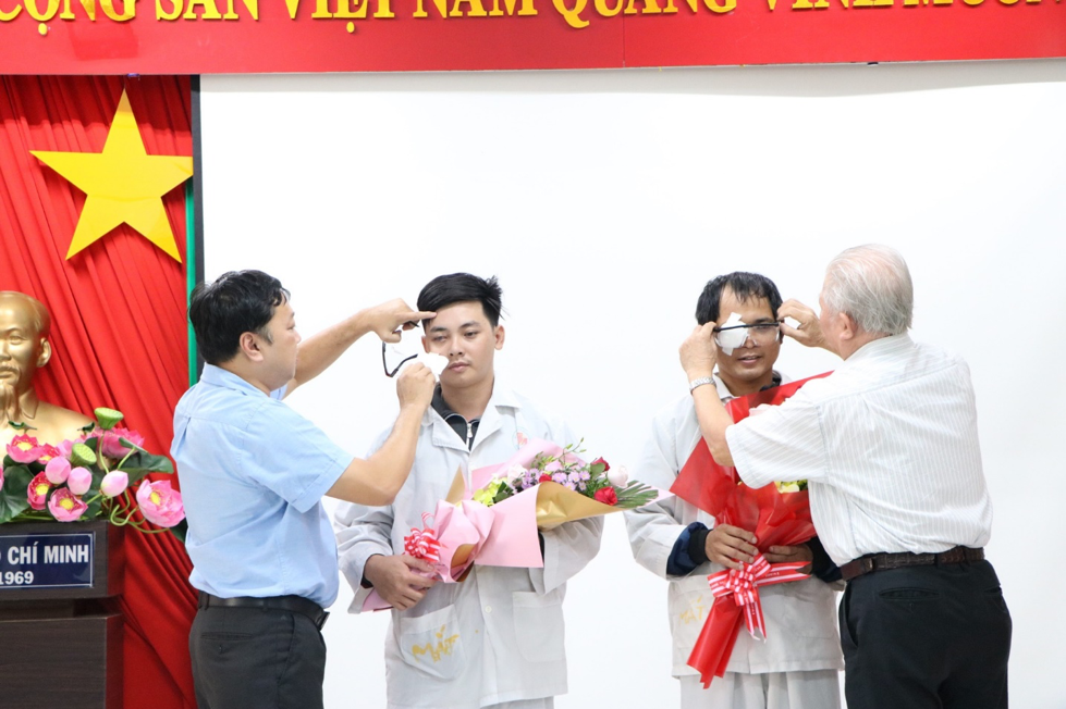 TPHCM Người phụ nữ mắc bệnh ung thu hiến tặng giác mạc cho 2 bệnh nhân khó khăn