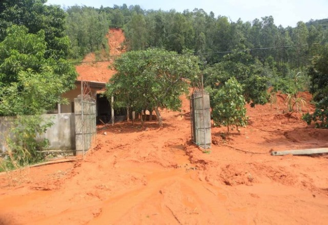 Hà Tĩnh Sạt lở núi ở 2 xã, địa phương ban hành 7 lệnh sơ tán dân khẩn cấp