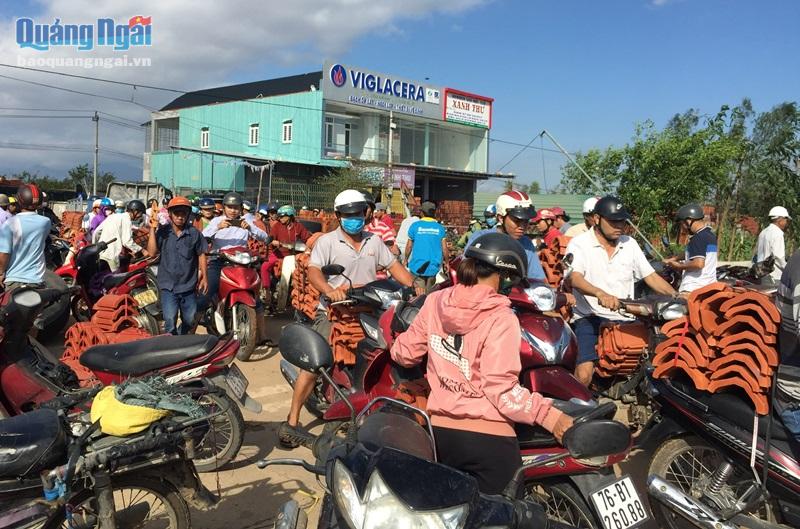Sau bão, giá ngói tăng đột biết gấp 2-3 lần