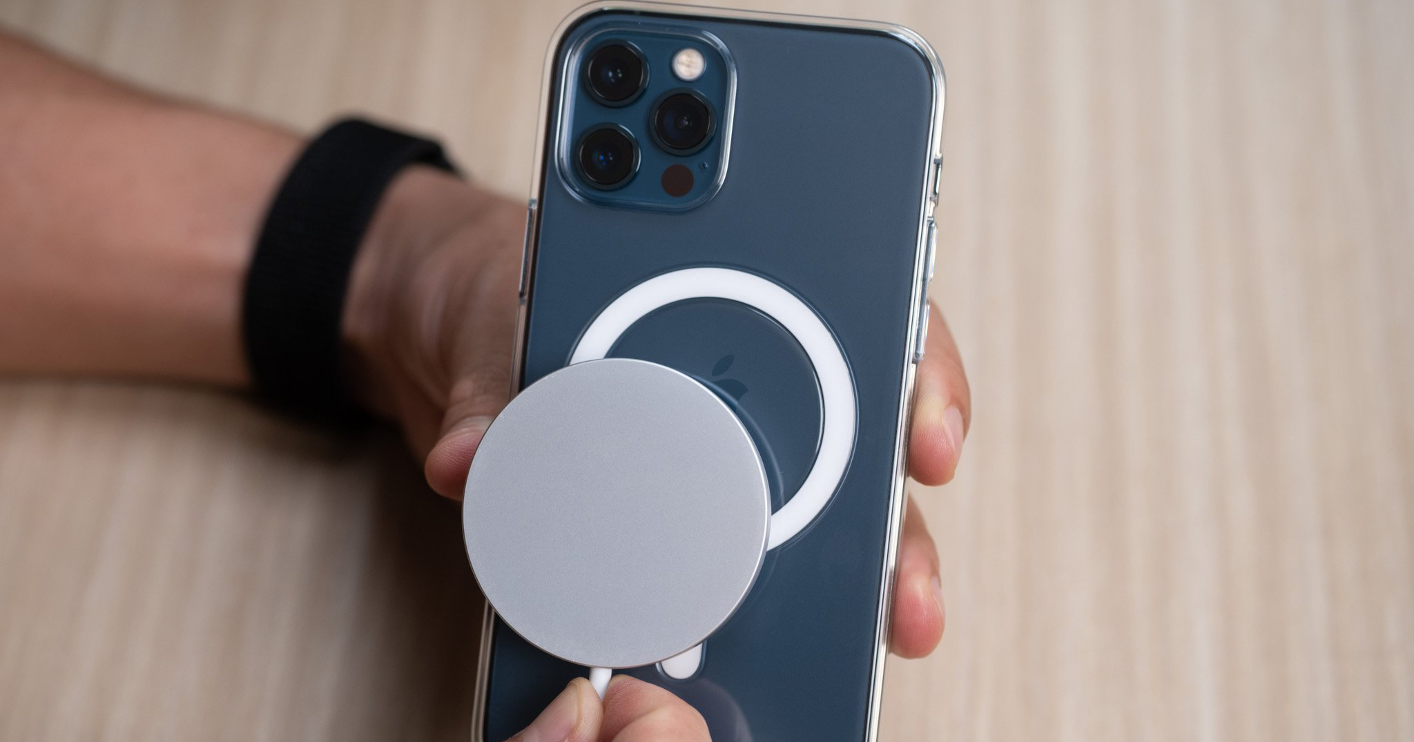 iPhone 12 mini sạc MagSafe đạt mức 12W, phụ kiện Lightning giới hạn điện năng cho tất cả các kiểu máy