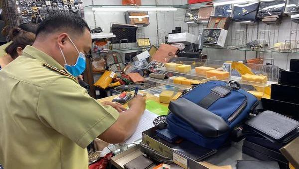 Cảnh báo tình trạng mạo danh cán bộ quản lí thị trường, cơ quan nhà nước để lừa đảo