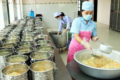 Hà Nội yêu cầu kiểm soát chất lượng thực phẩm cung cấp cho trường học
