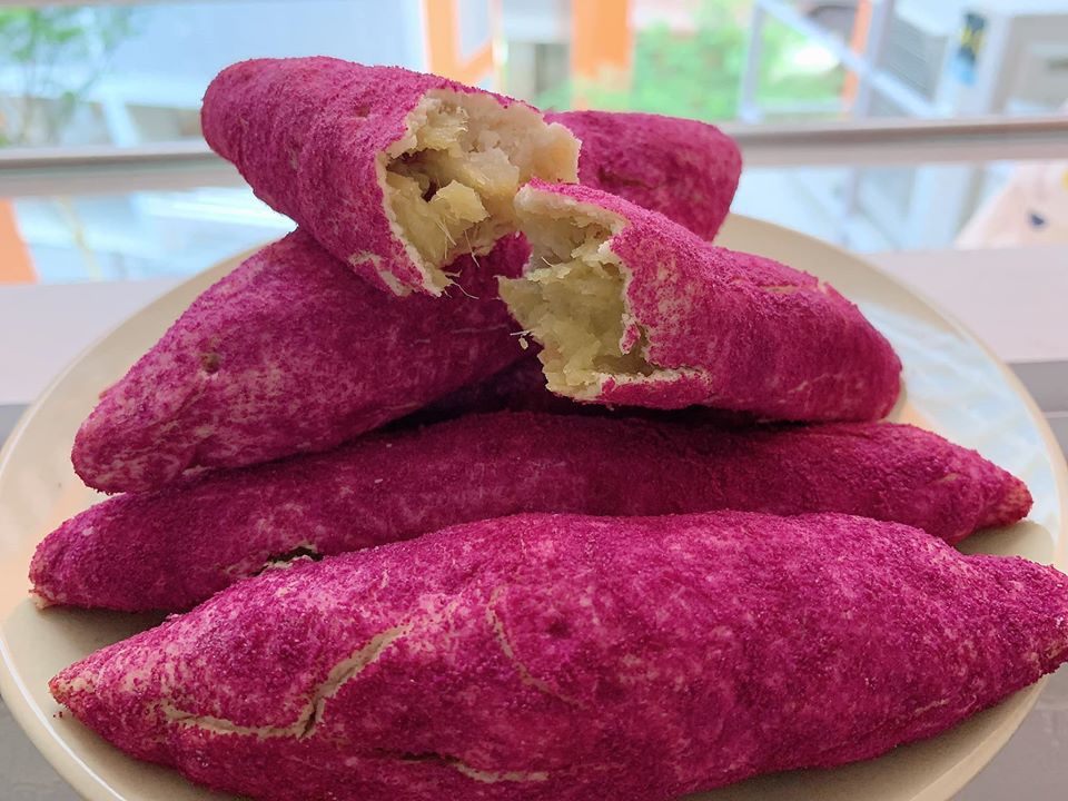 Bánh khoai lang tím lạ mắt, gây sốt chợ mạng