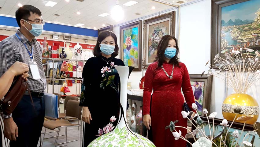 Khai mạc Hội chợ hàng lưu niệm chất lượng cao Thủ đô năm 2020