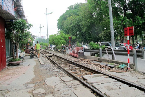 Hà Nội Đảm bảo trật tự hành lang ATGT và xử lý dứt điểm lối đi tự mở qua đường sắt