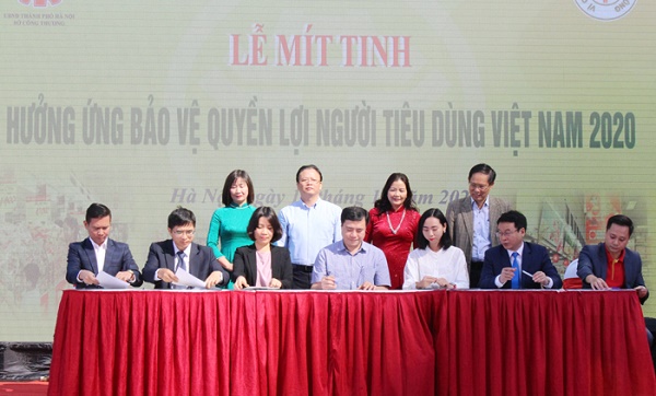 Hà Nội Mít tinh hưởng ứng quyền người tiêu dùng Việt Nam