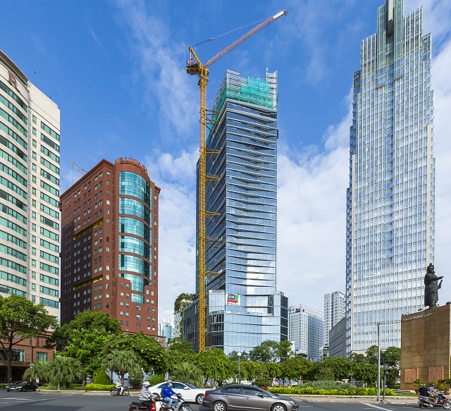 Khách sạn Hilton Sài Gòn đang được hoàn thiện dù chưa có chứng nhận đầu tư