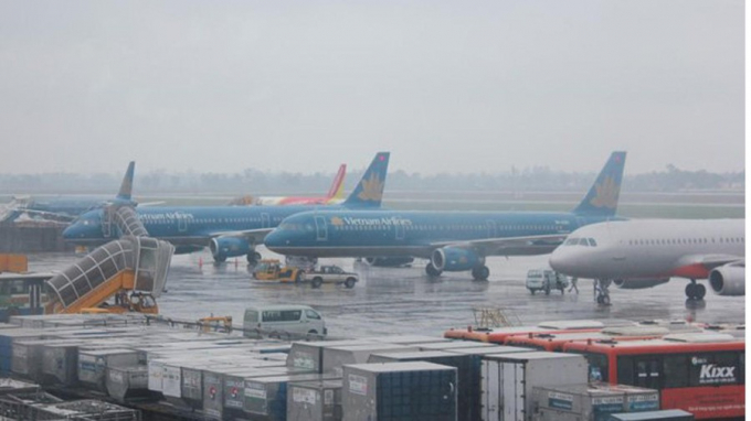 Đóng cửa 5 sân bay, hủy nhiều chuyến bay do bão số 13