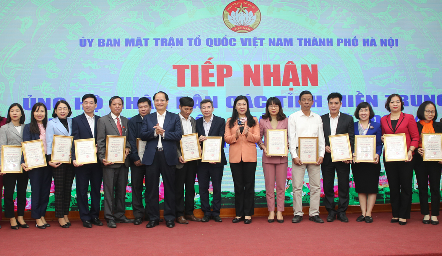 Tiếp tục tiếp nhận thêm hơn 27 tỷ đồng ủng hộ các tỉnh miền Trung khắc phục hậu quả thiên tai