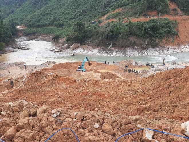 Nối lại công tác tìm kiếm nạn nhân thủy điện Rào Trăng 3