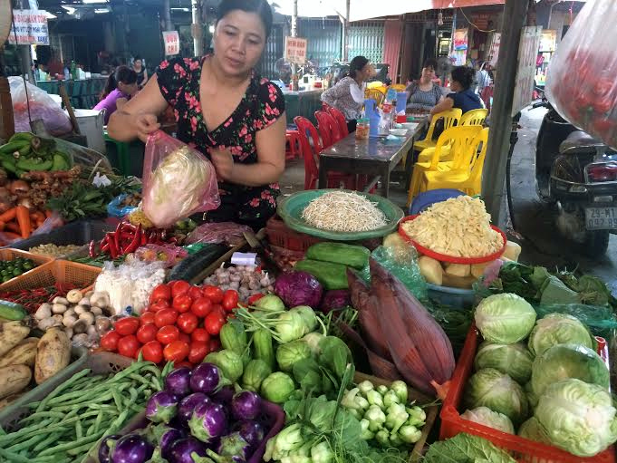 Giá thực phẩm hôm nay 1711 Giá rau củ bật tăng sau nhiều ngày đi ngang