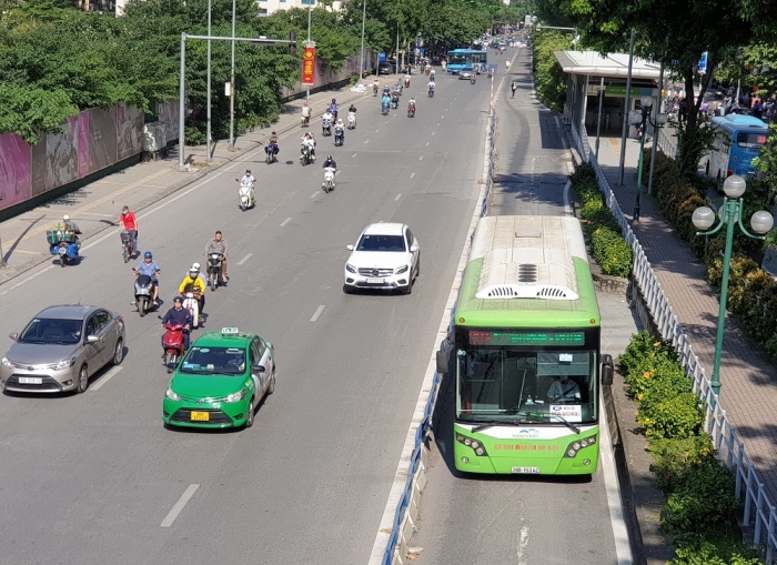 Hà Nội dự kiến tổ chức làn ưu tiên cho xe buýt trên 10 tuyến đường