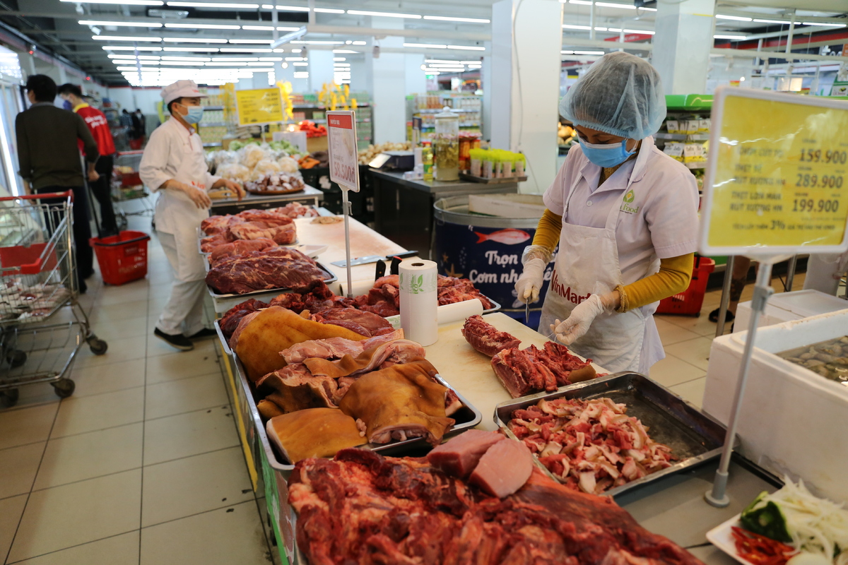 Giá cả thị trường hôm nay 1811 Đa dạng khuyến mãi bò, heo, cá, gà,...