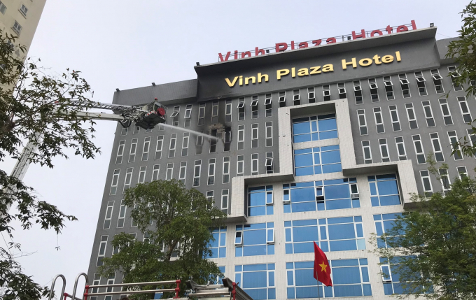 Khách sạn 8 tầng ở thành phố Vinh bốc cháy, nhân viên và khách tháo chạy lúc sáng sớm