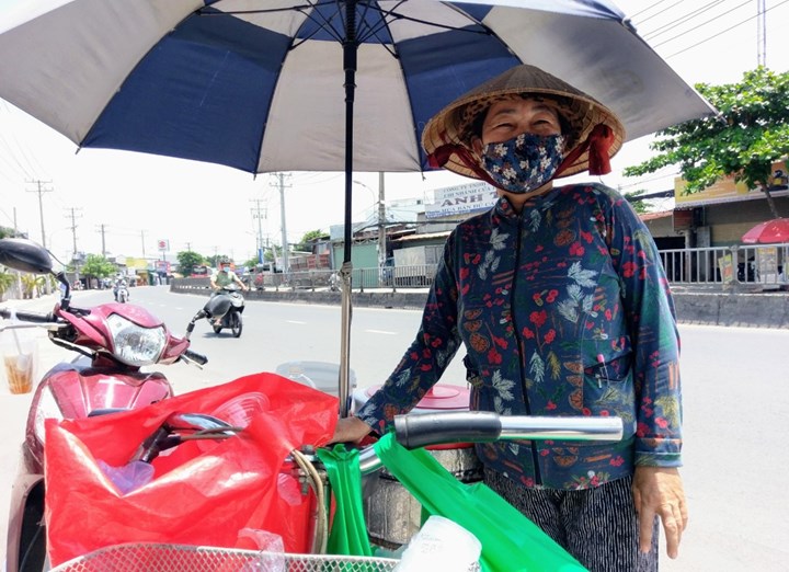 Hơn 27.000 người lao động tự do bị ảnh hưởng COVID-19 ở TP.HCM được hỗ trợ 1 triệu đồngngười 