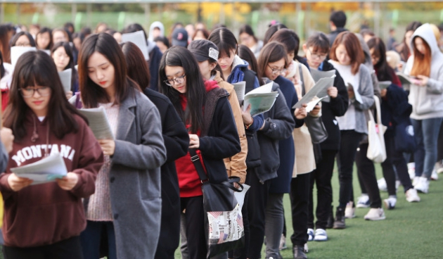 2 tuần trước kỳ thi Đại học, Hàn Quốc bước vào thời gian cao điểm chống dịch COVID-19