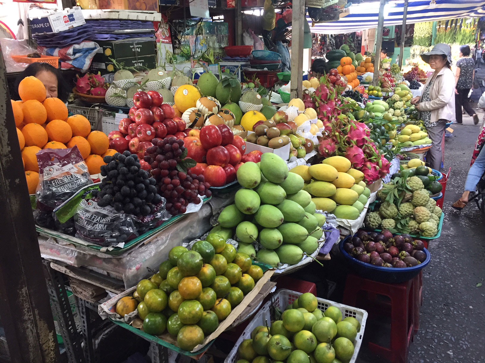 Giá thực phẩm hôm nay 2311 Giá rau củ quả tiếp đà giảm sâu