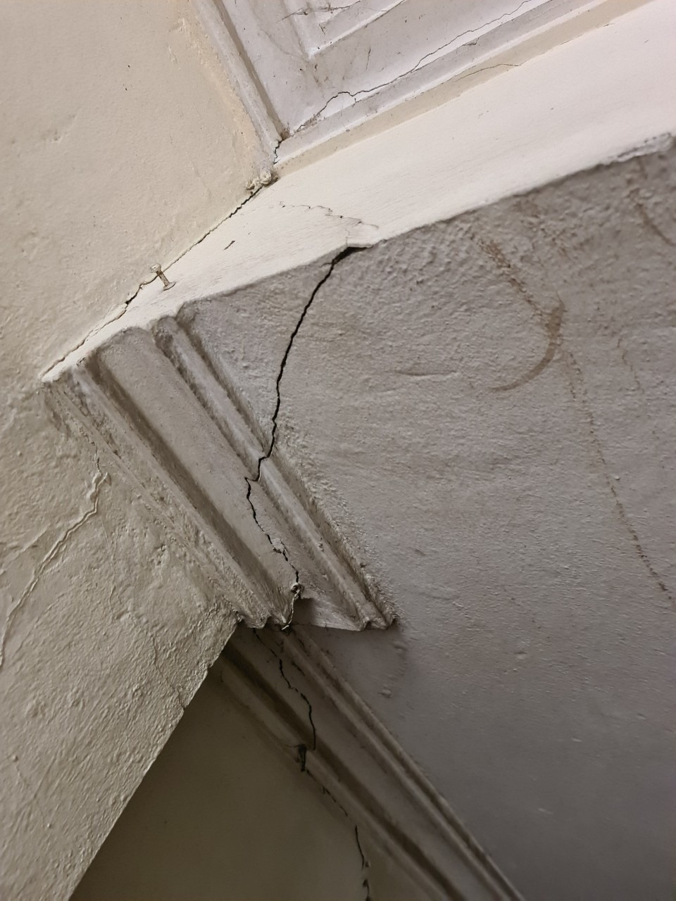 Hà Nội Chủ đầu tư dự án Five Star West Lake bị tố thi công nứt tường nhà dân