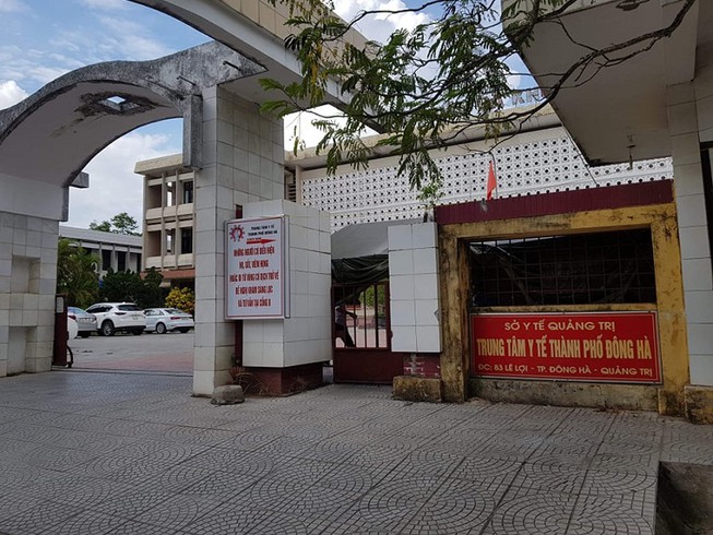 Cách chức đảng ủy viên với phó chủ tịch phường tổ chức sinh nhật trong khu cách ly