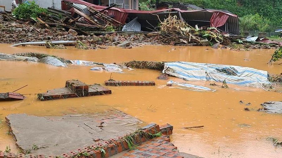 Chi 670 tỷ đồng hỗ trợ cho các địa phương miền Trung khắc phục hậu quả bão, lũ