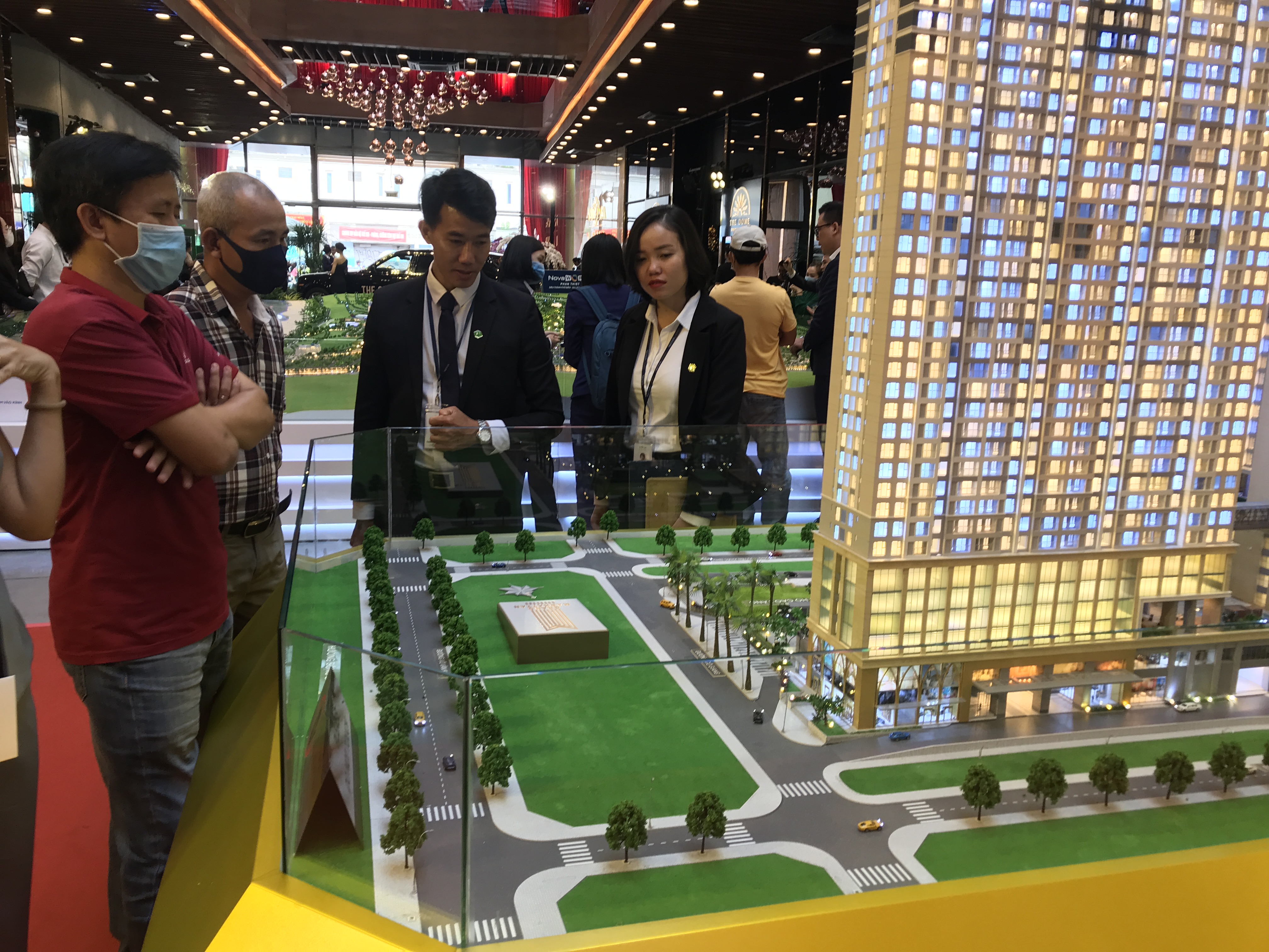 Doanh nghiệp bất động sản than trời về chính sách 