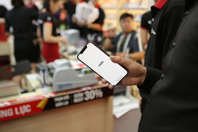 Các sản phẩm iPhone 12 chính hãng cháy hàng tại Việt Nam