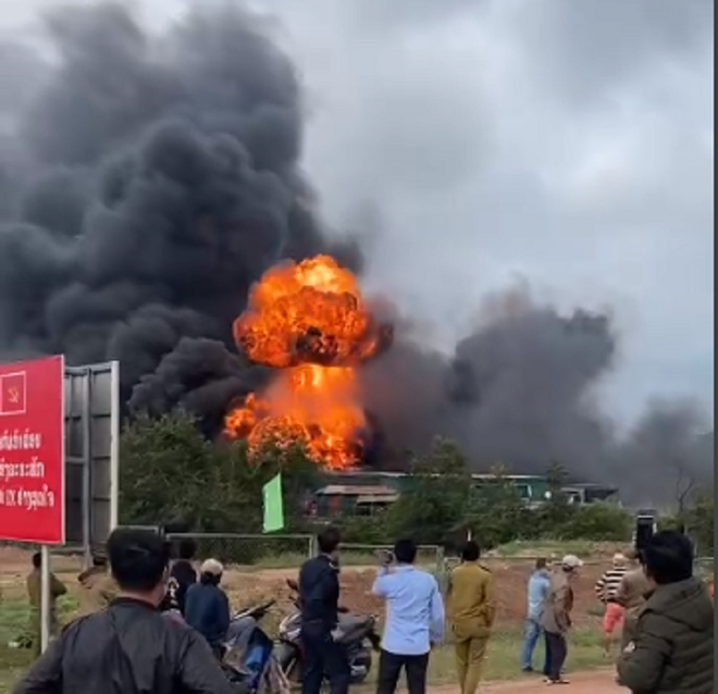 Xe chở pháo nhập lậu phát nổ, nhiều người thương vong