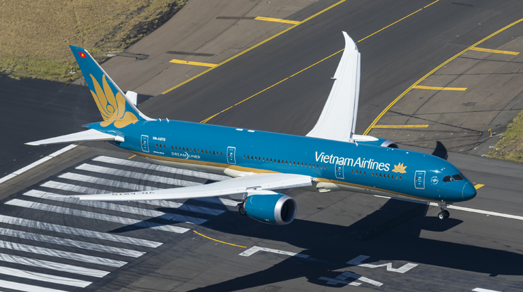 Cổ phiếu Vietnam Airlines chìm trong sắc đỏ sau sự việc tiếp viên lây nhiễm Covid-19 ra cộng đồng