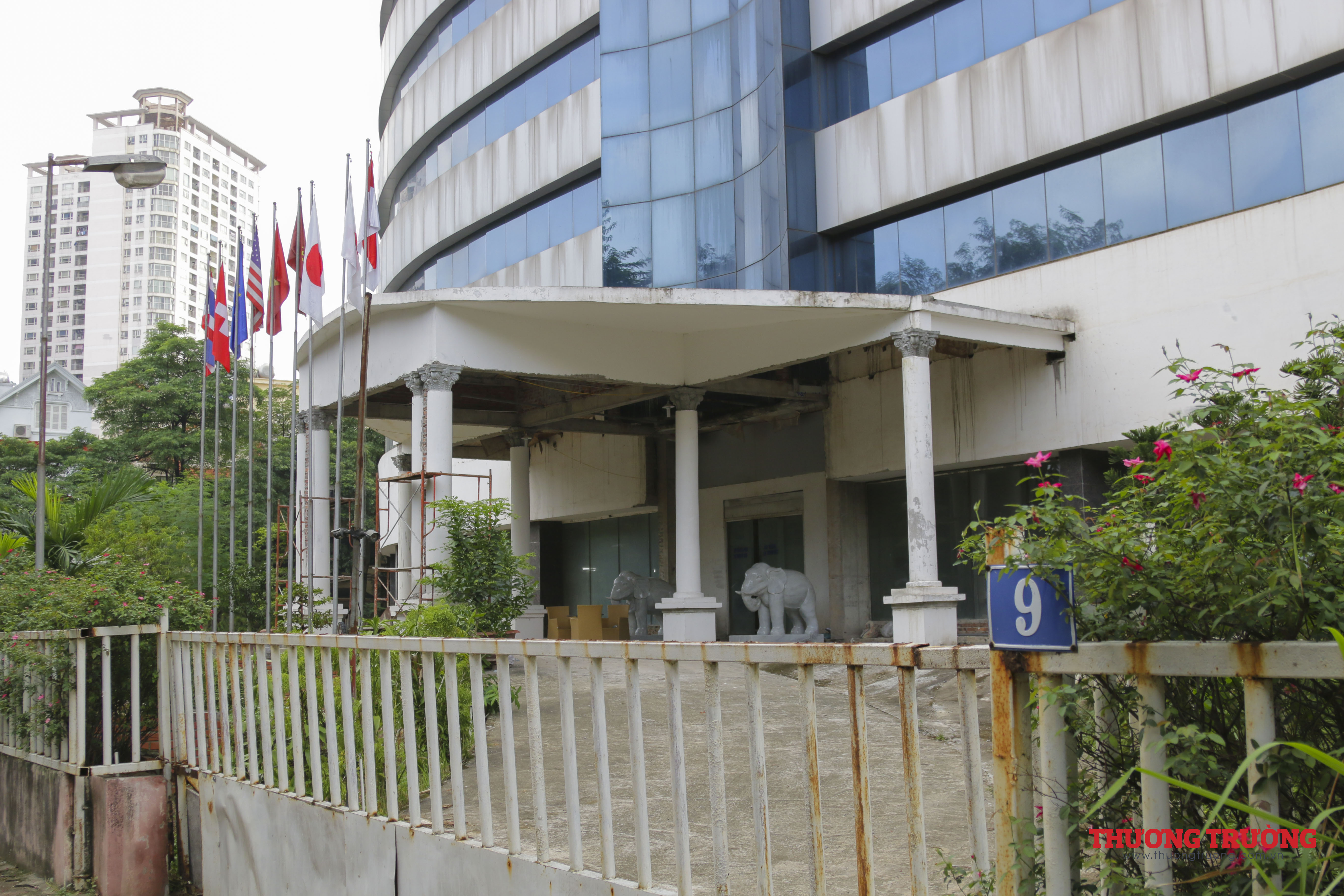 Bệnh viện 5 sao bị bỏ hoang trên đất vàng ở Hà Nội