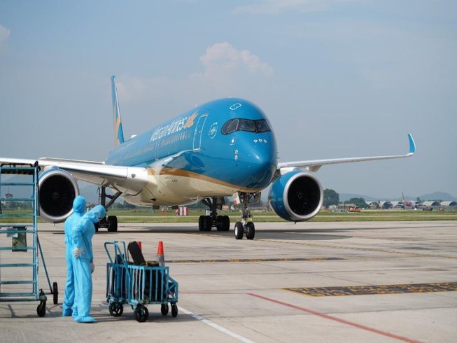 Bộ GTVT yêu cầu Vietnam Airlines kiểm điểm, làm rõ vi phạm để lây nhiễm Covid-19 ra cộng đồng