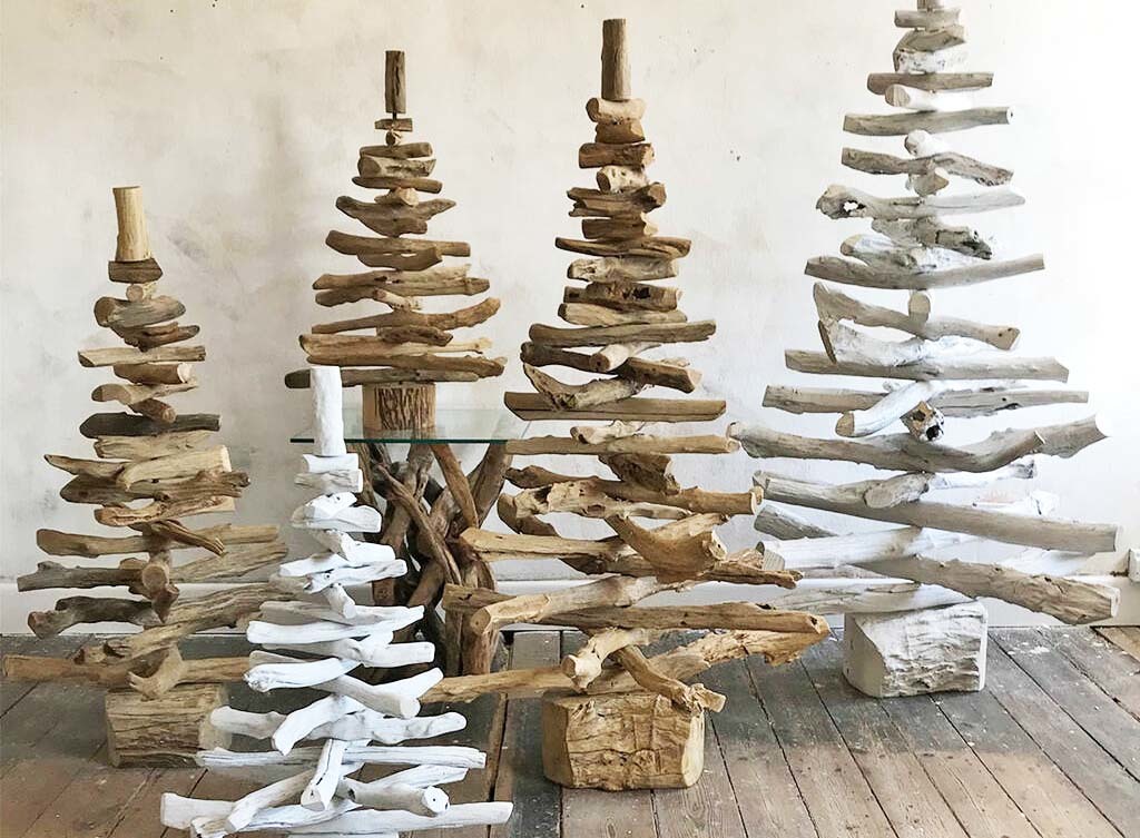 Những cây thông noel độc lạ làm từ cành củi khô có giá lên đến 7.5 triệu đồngcây