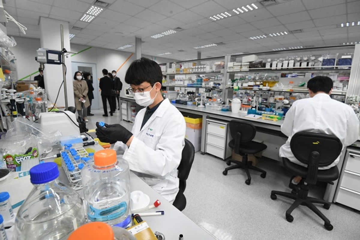 Hàn Quốc chữa khỏi cho một bệnh nhân Covid-19 bằng huyết tương