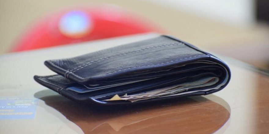 Bất ngờ khi người đàn ông ở bang Ontario, Canada nhận lại chiếc ví của mình sau 54 năm thất lạc