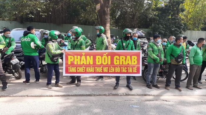 Tổng cục Thuế yêu cầu Grab giải trình vụ tăng cước khiến hàng nghìn tài xế tụ tập biểu tình phản đối