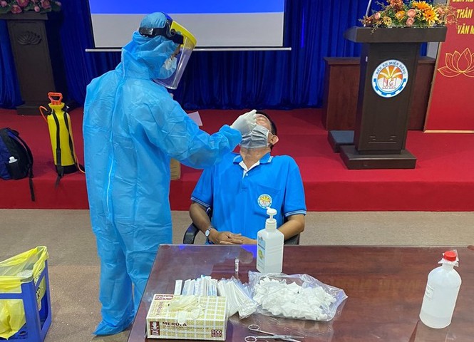 TP.HCM lấy mẫu xét nghiệm COVID-19 các tài xế Grab