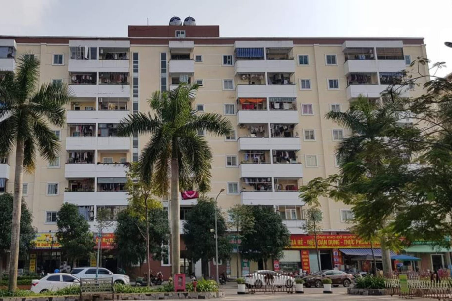 Bé trai 3 tuổi rơi từ tầng 8 chung cư may mắn thoát chết