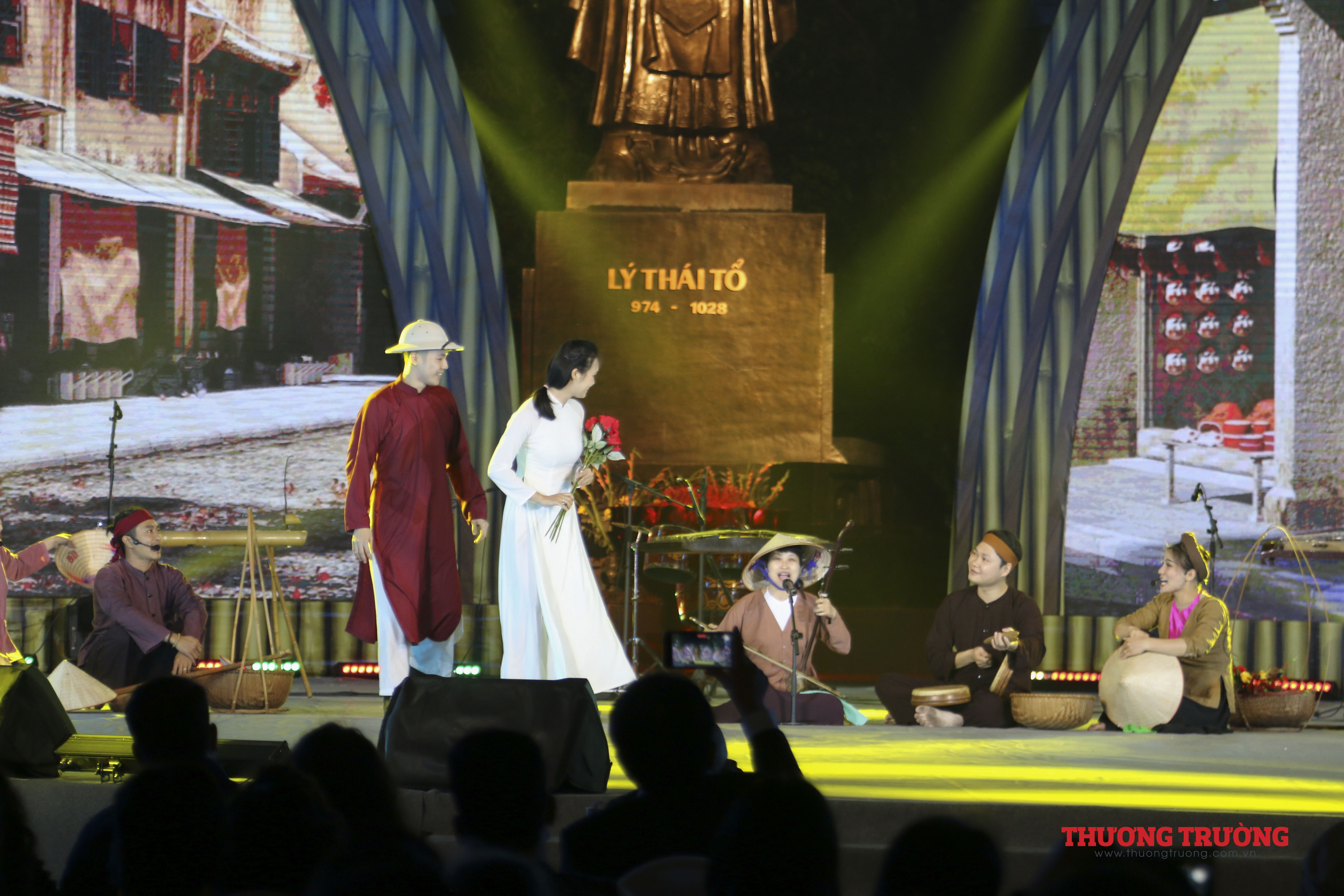 Nhộn nhịp đêm khai mạc Lễ hội Văn hóa dân gian trong đời sống đương đại