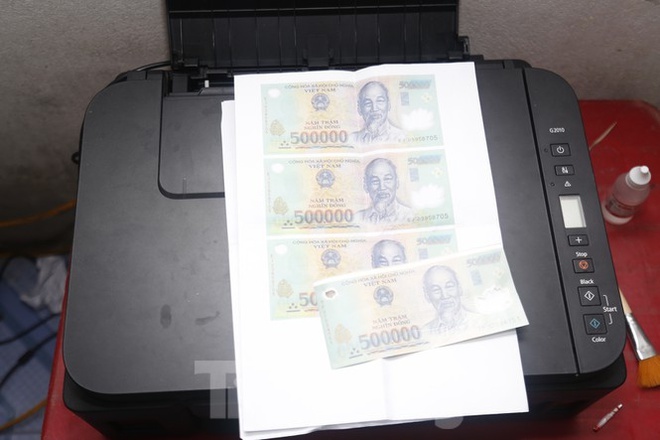 Hà Nội Khởi tố bắt tạm giam 4 đối tượng sản xuất, tàng trữ, lưu hành tiền giả