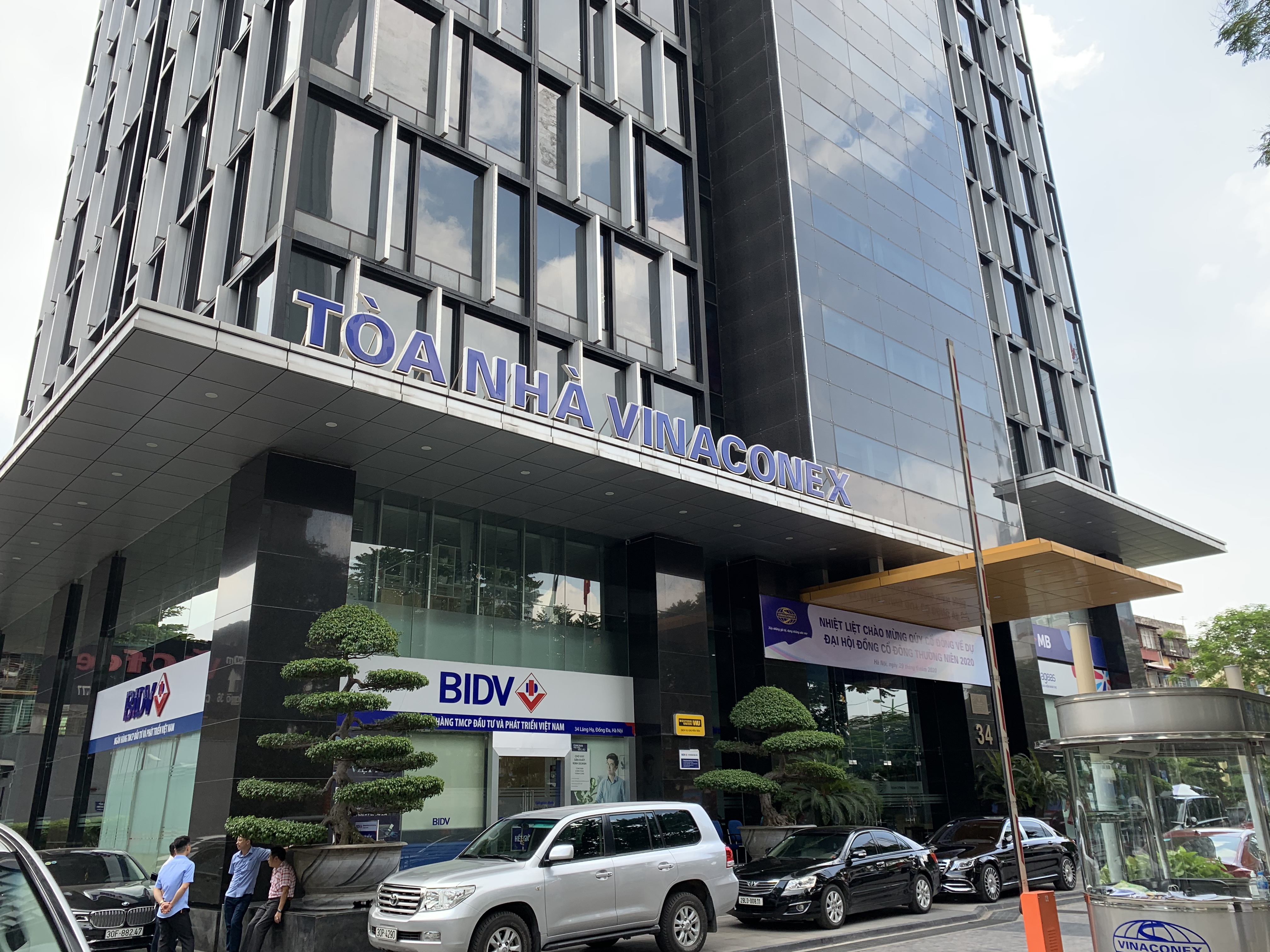 Gần 442 triệu cổ phiếu của Vinaconex hủy niêm yết trên sàn HNX