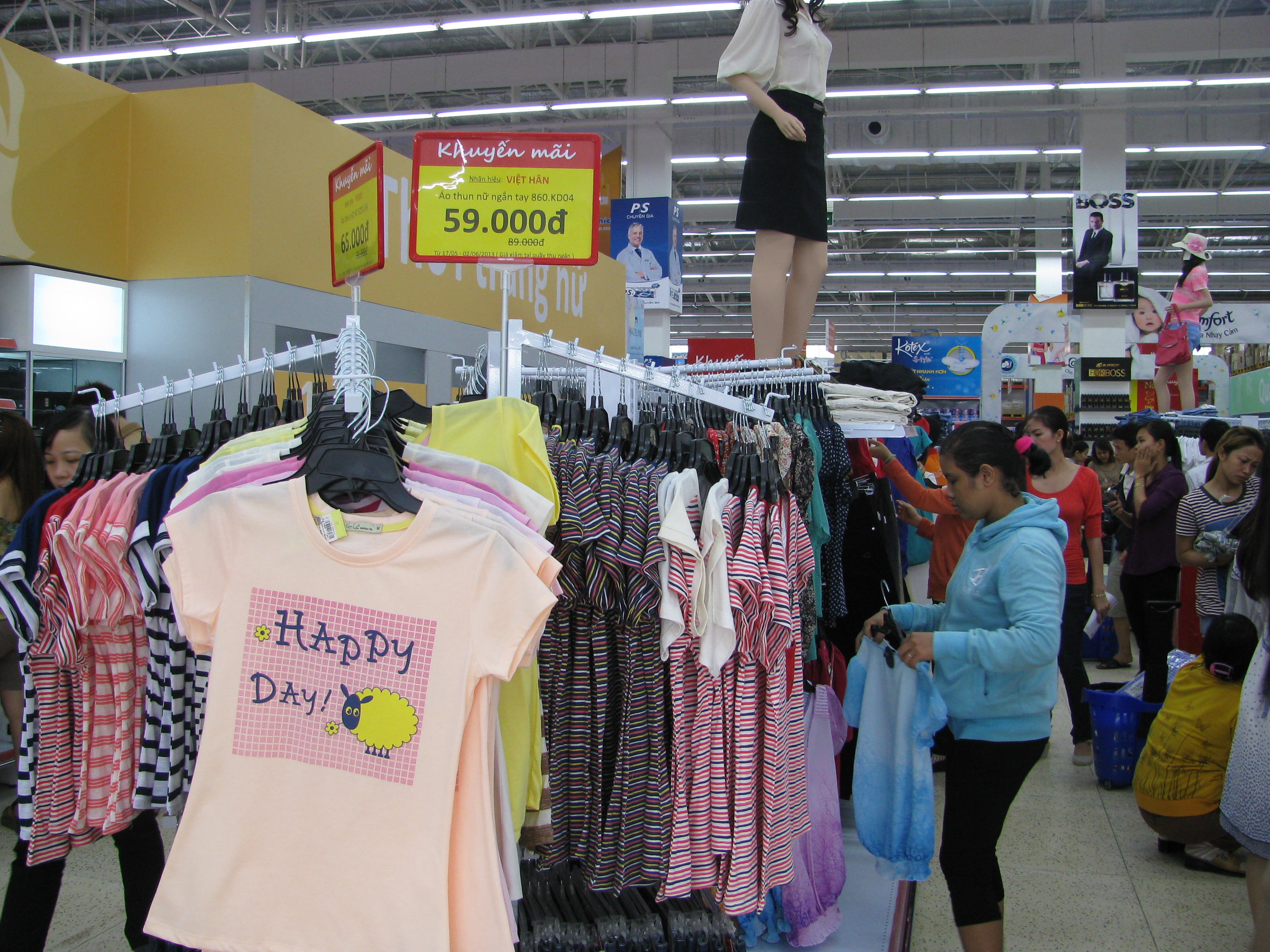 TPHCM Nhộn nhịp khuyến mãi cuối năm