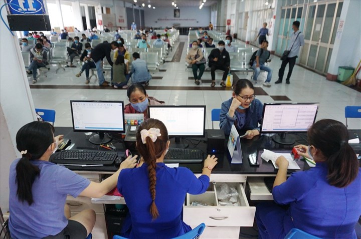 Nhiều ưu đãi giảm giá, vé tàu Tết Nguyên Đán năm nay bán vẫn bán chậm