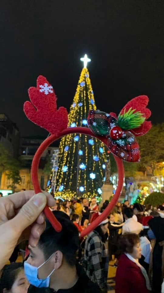 Nhà thờ lớn Hà Nội đông nghịt người trước đêm noel