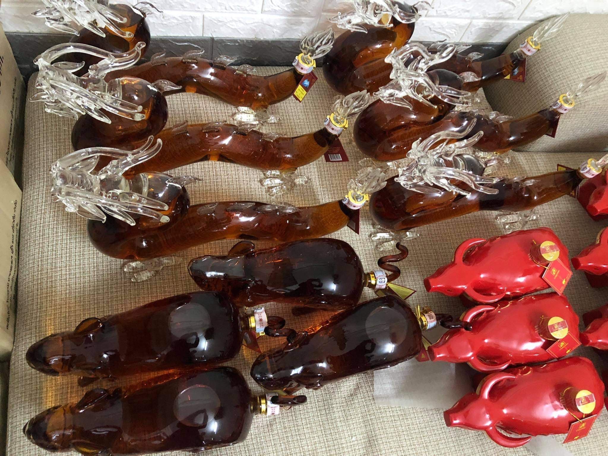 Hà Nội  Phát hiện cơ sở sang chiết rượu giả, gắn mác nước ngoài sản xuất